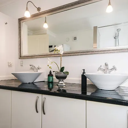 2 Person In V-by Traum Ferienhaus