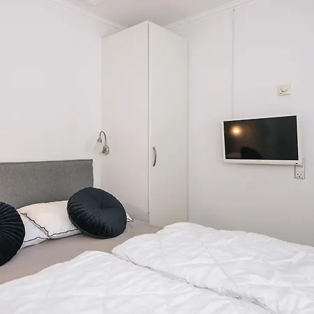 2 Person In V-by Traum Esbjerg